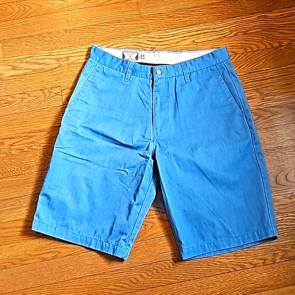 Men's Volcom Size 31 blue shorts great condition